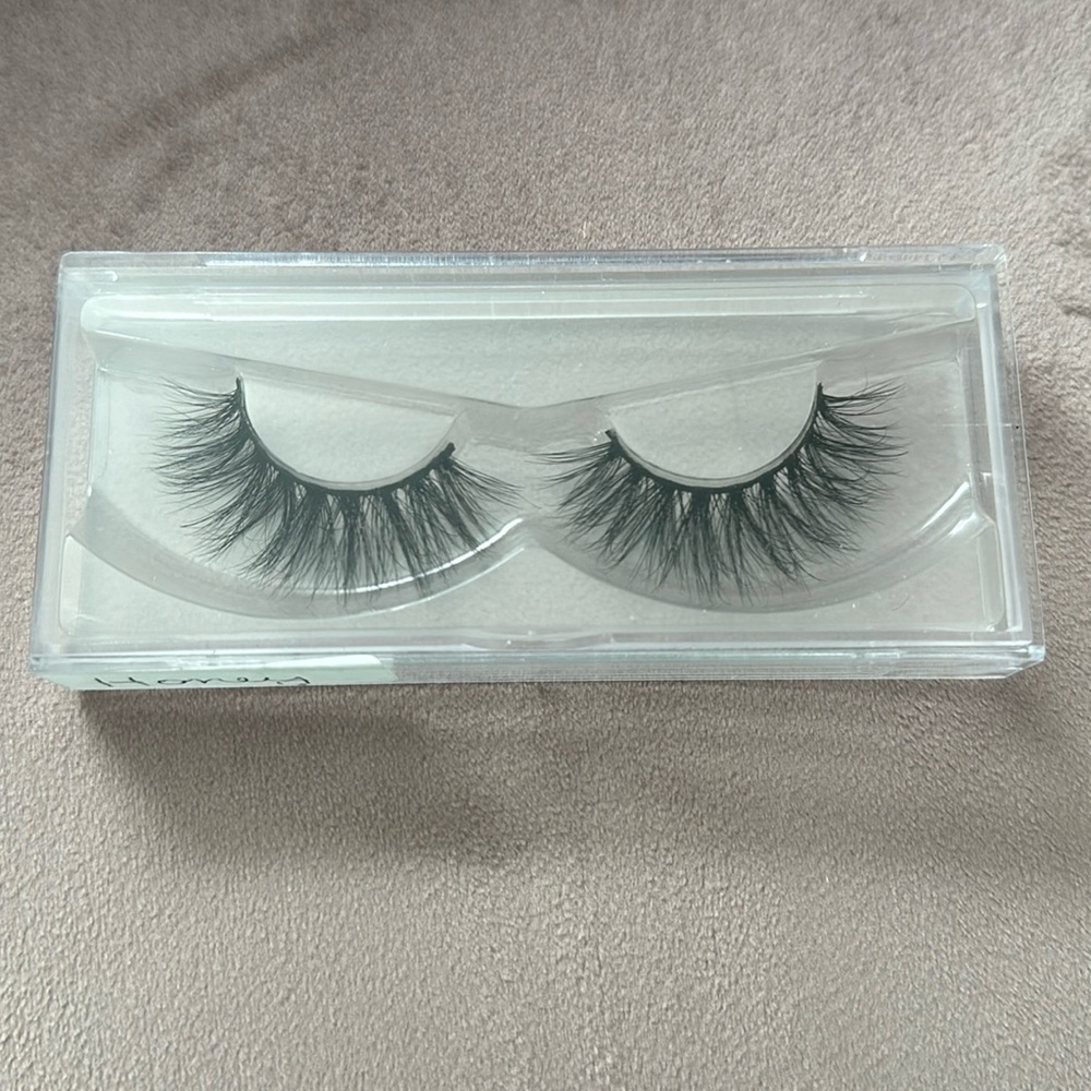 Dramatic Lashes